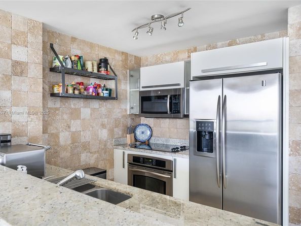 601 NE 36th St 2908, Miami FL 33137