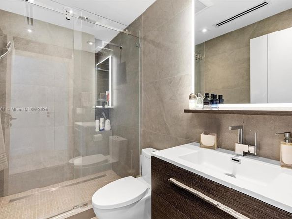 11325 NW 66th St, Doral FL 33178