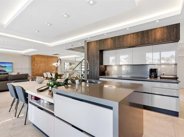 11325 NW 66th St, Doral FL 33178