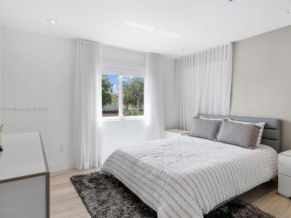 11325 NW 66th St, Doral FL 33178