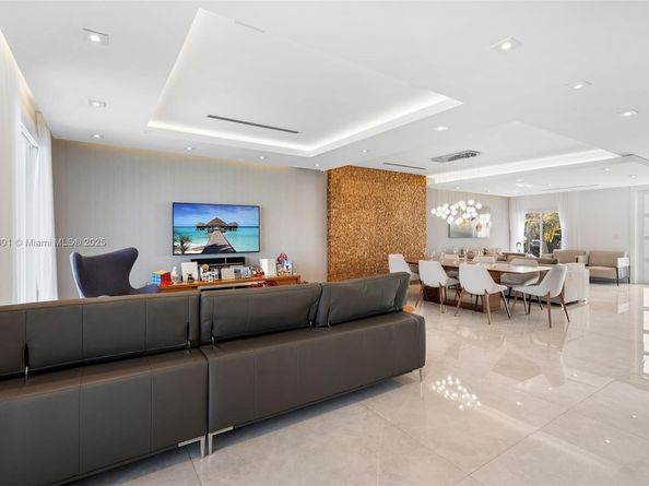 11325 NW 66th St, Doral FL 33178