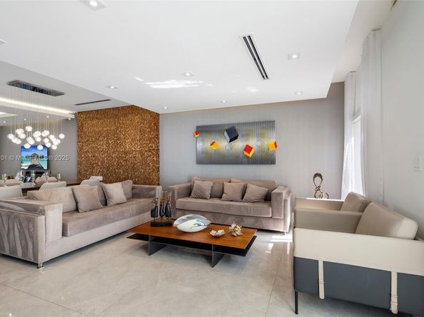 11325 NW 66th St, Doral FL 33178