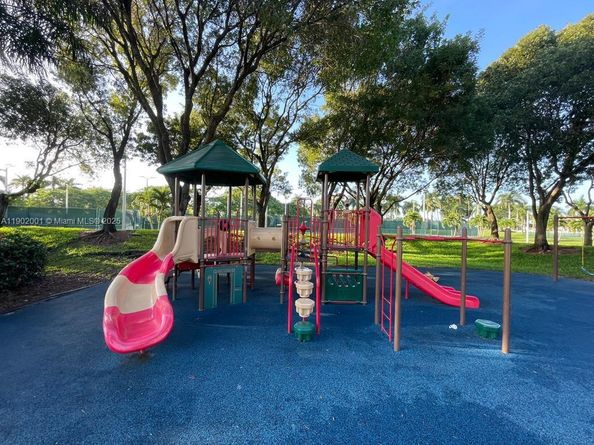 11325 NW 66th St, Doral FL 33178