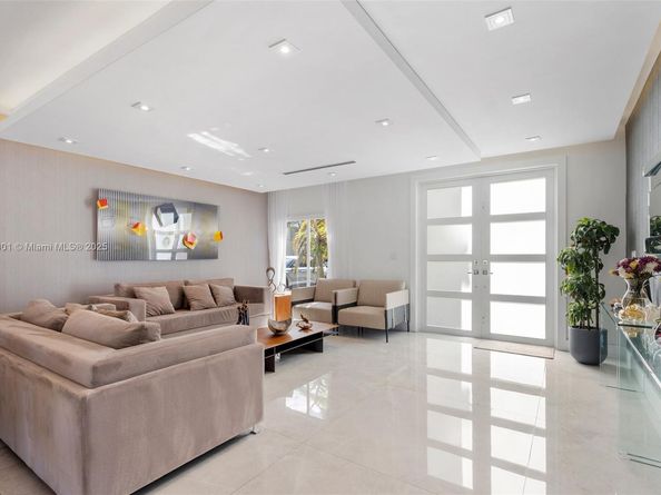 11325 NW 66th St, Doral FL 33178