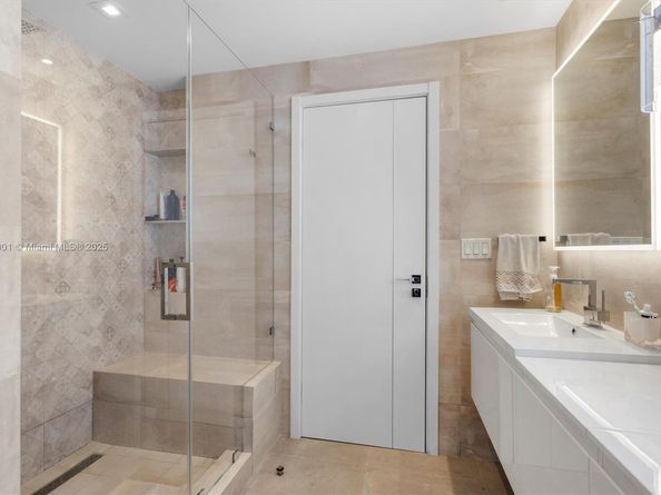 11325 NW 66th St, Doral FL 33178