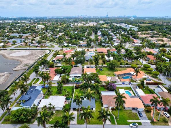 1319 Buchanan St, Hollywood FL 33019