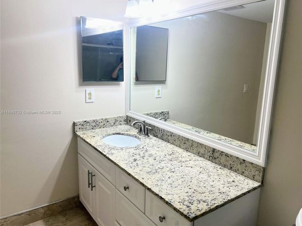 2901 N Nob Hill Rd 203, Sunrise FL 33322