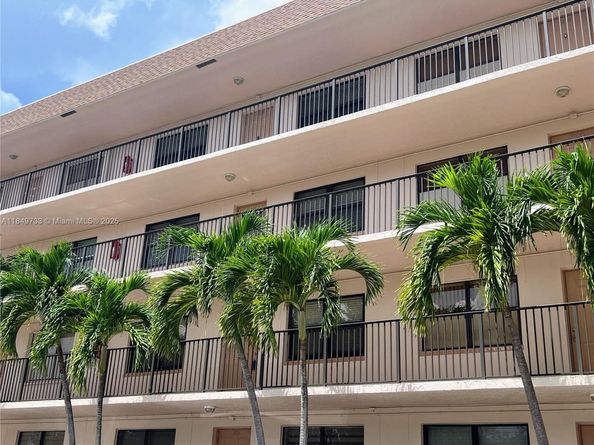2901 N Nob Hill Rd 203, Sunrise FL 33322