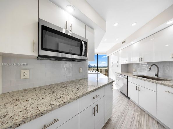 3610 Yacht Club Dr 1409, Aventura FL 33180