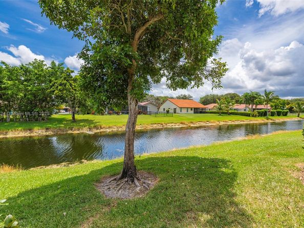 10836 Cypress Glen Dr, Coral Springs FL 33071