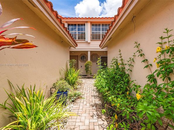 10836 Cypress Glen Dr, Coral Springs FL 33071
