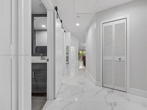 1025 Creekford Dr, Weston FL 33326