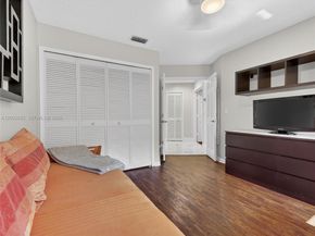 1025 Creekford Dr, Weston FL 33326