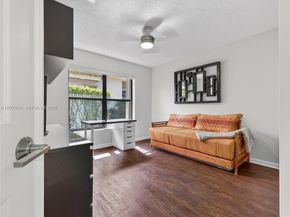 1025 Creekford Dr, Weston FL 33326