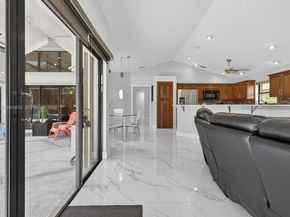 1025 Creekford Dr, Weston FL 33326