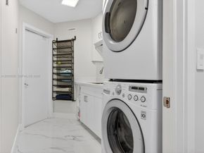 1025 Creekford Dr, Weston FL 33326