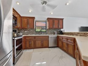 1025 Creekford Dr, Weston FL 33326