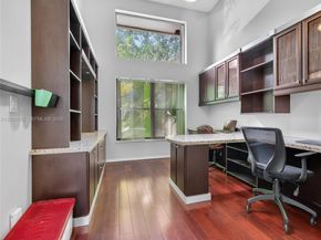 1025 Creekford Dr, Weston FL 33326
