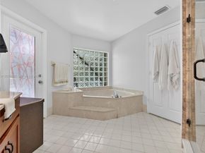 1025 Creekford Dr, Weston FL 33326