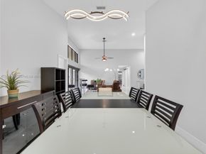 1025 Creekford Dr, Weston FL 33326