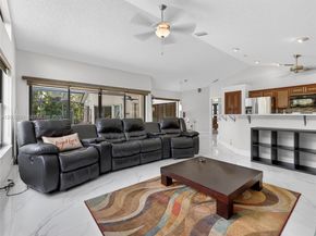 1025 Creekford Dr, Weston FL 33326