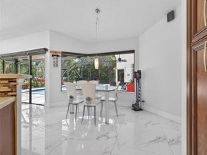 1025 Creekford Dr, Weston FL 33326