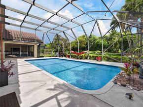 1025 Creekford Dr, Weston FL 33326