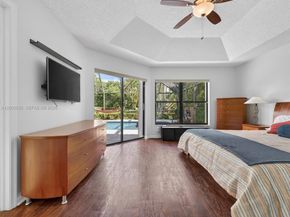 1025 Creekford Dr, Weston FL 33326