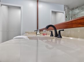 1025 Creekford Dr, Weston FL 33326
