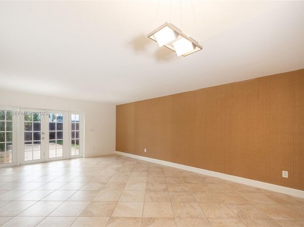 1734 NE 142nd St, North Miami FL 33181