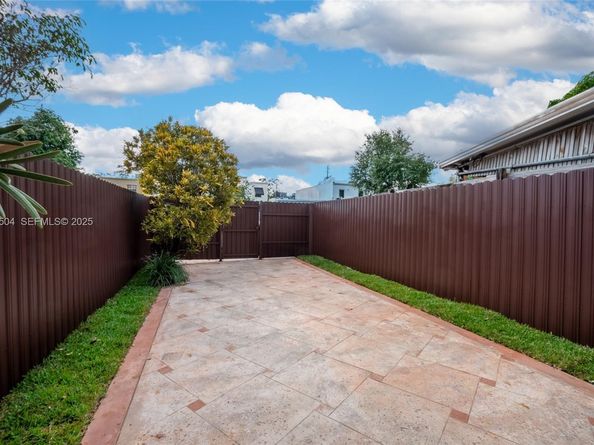 1734 NE 142nd St, North Miami FL 33181