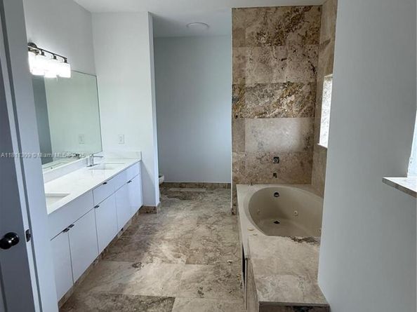 4157 NE 14th St, Homestead FL 33033
