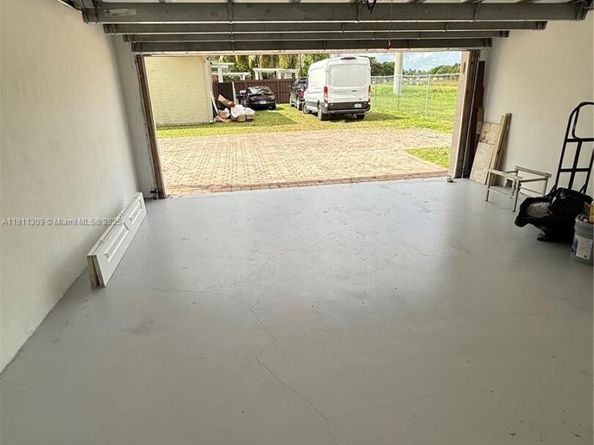 4157 NE 14th St, Homestead FL 33033