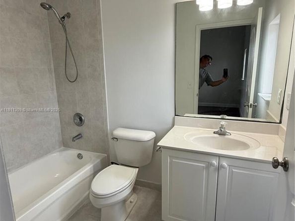 4157 NE 14th St, Homestead FL 33033