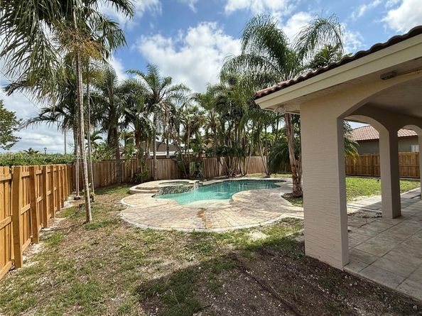 4157 NE 14th St, Homestead FL 33033