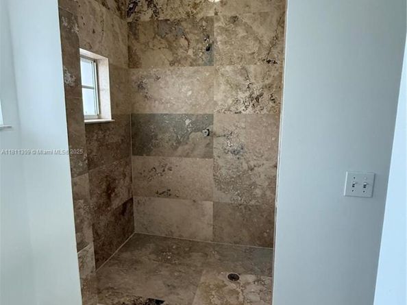 4157 NE 14th St, Homestead FL 33033