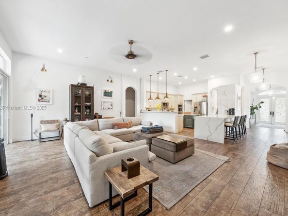 4864 Tropicana Ave, Cooper City FL 33330