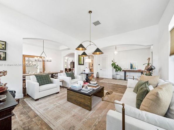 4864 Tropicana Ave, Cooper City FL 33330