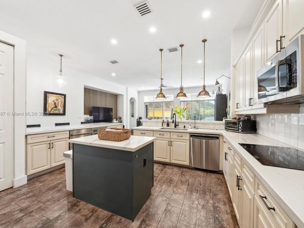 4864 Tropicana Ave, Cooper City FL 33330