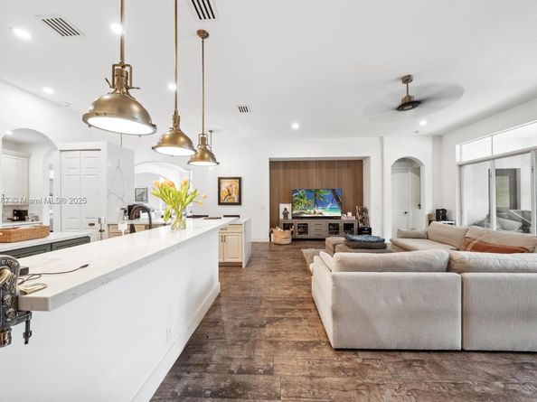 4864 Tropicana Ave, Cooper City FL 33330