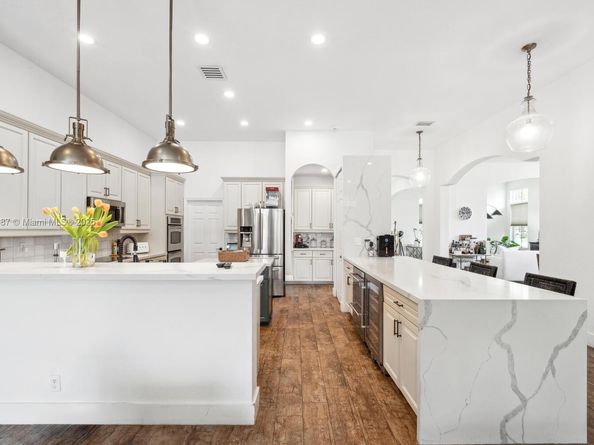 4864 Tropicana Ave, Cooper City FL 33330