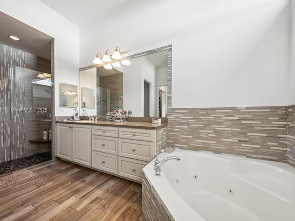 4864 Tropicana Ave, Cooper City FL 33330