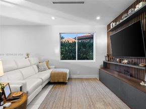 1828 Aspen Ln, Weston FL 33327