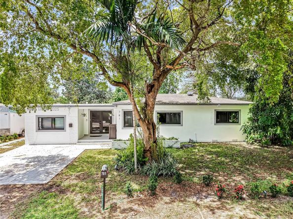 781 NE 162nd St, Miami FL 33162