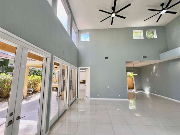 3728 NE 208th Ter, Aventura FL 33180