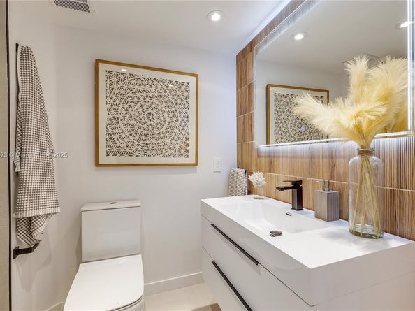 6301 Collins Ave 1405, Miami Beach FL 33141