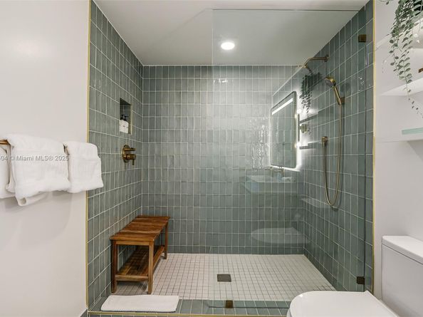 159 NE 6th St 3601, Miami FL 33132