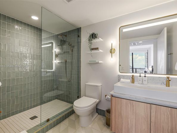 159 NE 6th St 3601, Miami FL 33132