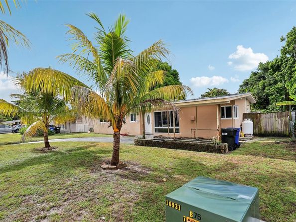 550 NE 173rd St, North Miami Beach FL 33162