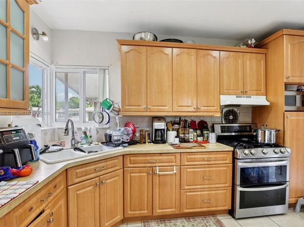 550 NE 173rd St, North Miami Beach FL 33162